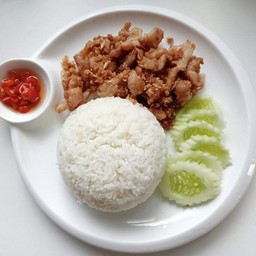 ข้าวหมูทอดกระเทียมพริกไทย