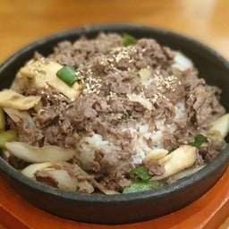 ข้าวหน้าหมูผัดซอส