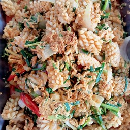 ปลาหมึกผัดผงกะหรี่