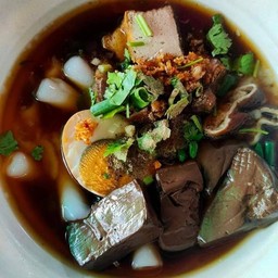 ป้าตาก๋วยจั๊บ ก๋วยเตี๋ยว วัดใหม่