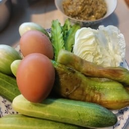 พริกหนุ่ม+มะเขือยาวเผา+ไข่ต้ม+ผักรวม