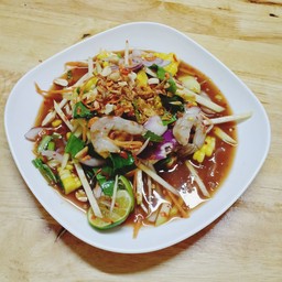 ยำมะม่วงข้าวโพดกุ้งสด