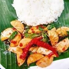 ข้าวกะเพราหมูยอ