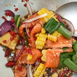 ยำปลาแซลมอน+ข้าวโพด ไม่ปลาร้า