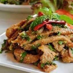 น้ำตกคอหมูย่าง