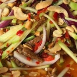 ลูกชิ้นทอด&ยำมะม่วงน้ำจิ้มรสเด็ด หน้าเซเว่นประโดก