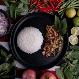ข้าวพริกแกงหมูสับ