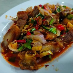 ยำหมูกรอบ