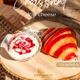 Croissant Strawberry Drip Cheese  Dr