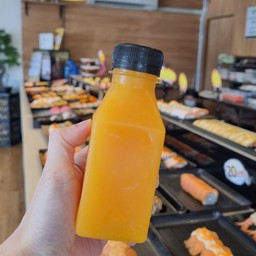 น้ำส้มคั้นสด (180ml)