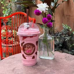 Doนม Milky Strawberry
