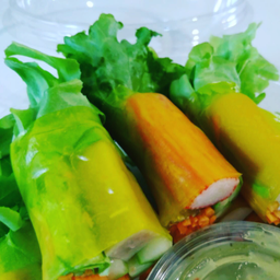 โรลไก่ยอพริกไทยดำ 8 คำ