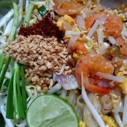 ป้านกผัดไท-ไข่เจียว