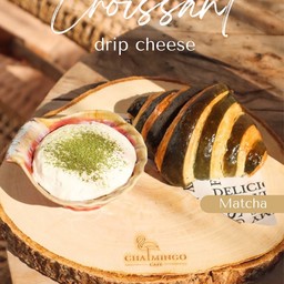Croissant Matcha Drip Cheese  Dr