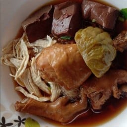 ก๋วยเตี๋ยวไก่มะระ (ซอยนวลจันทร์56 แยก5)