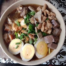 ร้านก๋วยจั๊บบ้านกรูด 332/2หมู่11บ้านกรูด ต.จอหอ  อ.เมือง