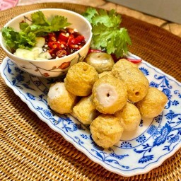 ลูกชิ้นเจ้ก้อย By.บอนด์ติ๋ว ซอยวัดบ้านนาควาย