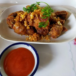 ซี่โครงหมูทอดกระเทียม