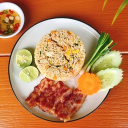 ข้าวผัดเบคอน