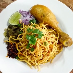 ข้าวซอยคั่วแห้งน่องไก่