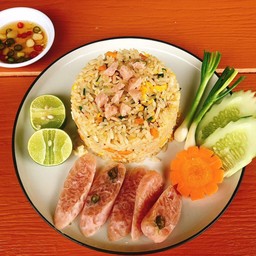 ข้าวผัดแหนม