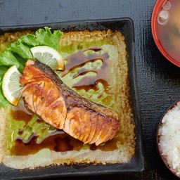 ข้าวแซลมอนย่าง