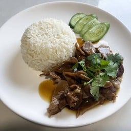 ก๋วยเตี๋ยวลูกชิ้นแชมป์ by แม่เบญจี้ สรณคมณ์ 9-11 หน้าร้านเบลมาร์ท