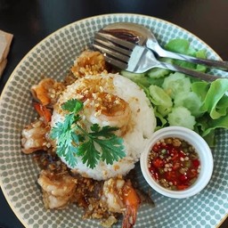 ข้าวกุ้งทอดกระเทียม