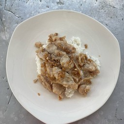 ข้าวหมูทอดกระเทียม