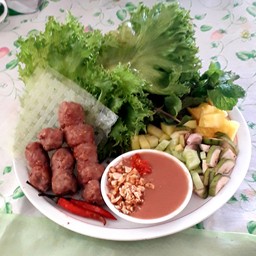 เพลิน แหนมเนือง