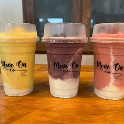 สตอเบอร์รี่โยเกิตสมูตตี้