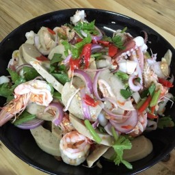 ร้านสถานีโครตยำแซ่บ-อาหารตามสั่ง