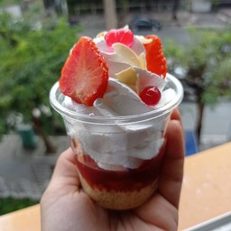 บานาฟฟี่สตรอว์เบอร์รี่ซอสสตรอว์เบอร์รี่