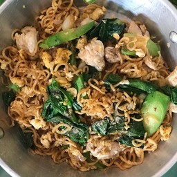 ผัดมาม่าหมู