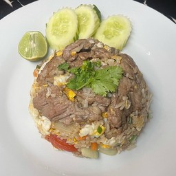 ข้าวผัดเนื้อ