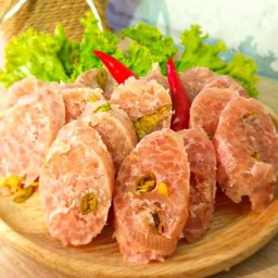 ยำลูกชิ้นรวมและของทอดทานเล่น