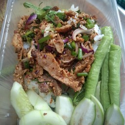 ข้าวยำหมูแซบ