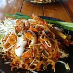 ผัดไทย ทะเล Seafood Pad Thai