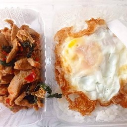 ข้าวผัดกระเพราหมูชิ้น