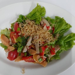 ยำมาม่าหมูสับ