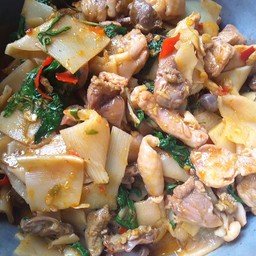 กระเพราเครื่องในไก่หน่อไม้ดอง