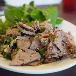 ต่ายตำแหลก