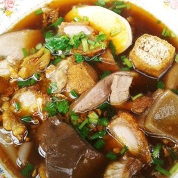 ข้าวขาหมู-ก๋วยจั๊บ(เลคไซด์)นวนครBy Linda