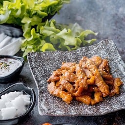 หมูย่างห่อผัก