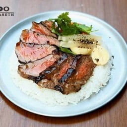 Grilled Wagyu Beef Bavette Over Rice120G