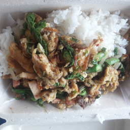 ข้าวพริกแกงไข่ทรงเครื่องมังสวิรัติ
