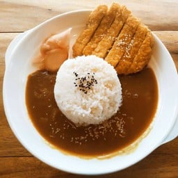 ข้าวแกงกะหรี่หมูชุบเกล็ดขนมปัง