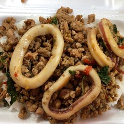 กะเพราหมูรวมหมึก