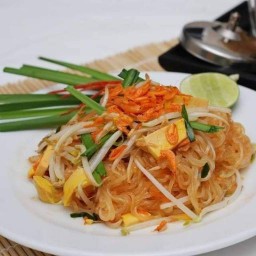 ผัดไทยสุโขทัย/อาหารตามสั่ง ซอยโรงเรียนแม่ริมวิทยาคม