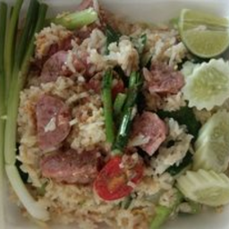 ข้าวผัดแหนม